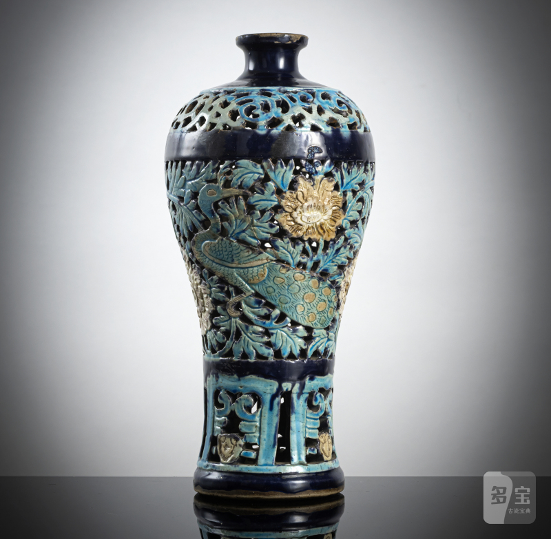 A rare pierced 'Fahua' meiping - 图2